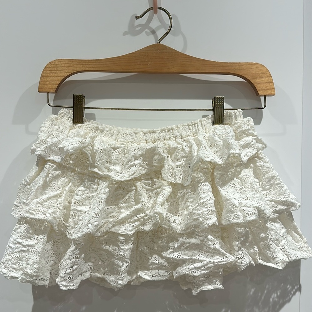 Short ruffled skirt. Coverup.